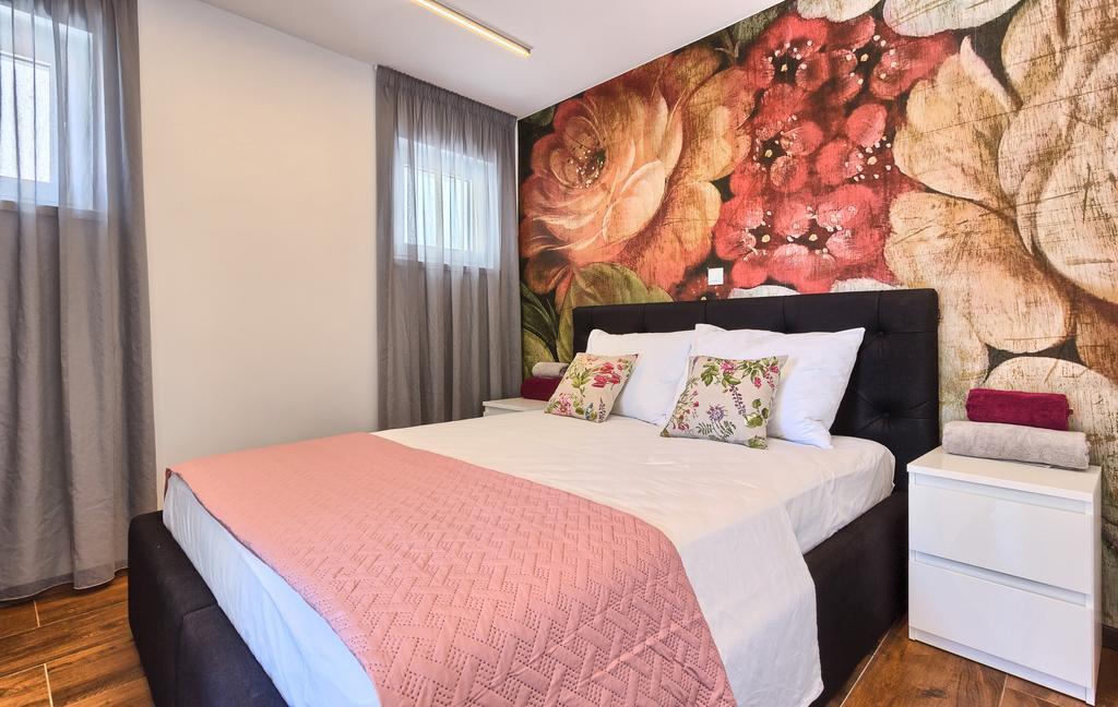 Mincheta - Luxury Rooms Primosten Bagian luar foto